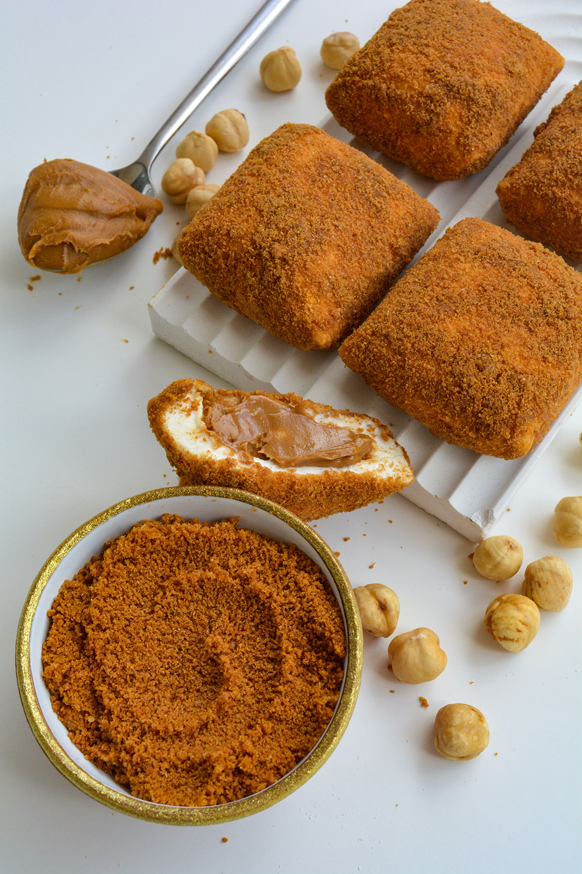 Lorino deight with lotus cream inside and lotus biscuit outside