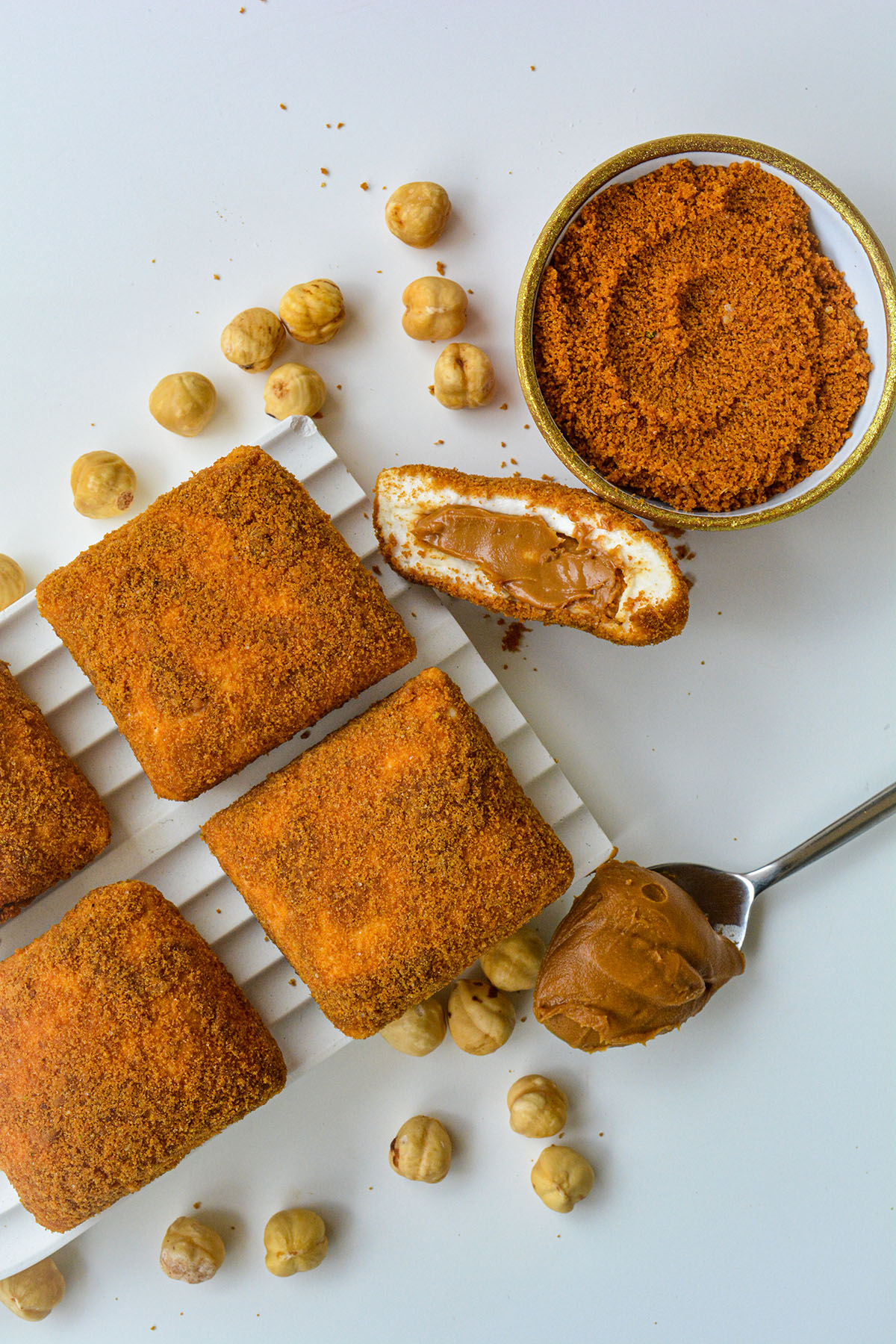 Lorino deight with lotus cream inside and lotus biscuit outside