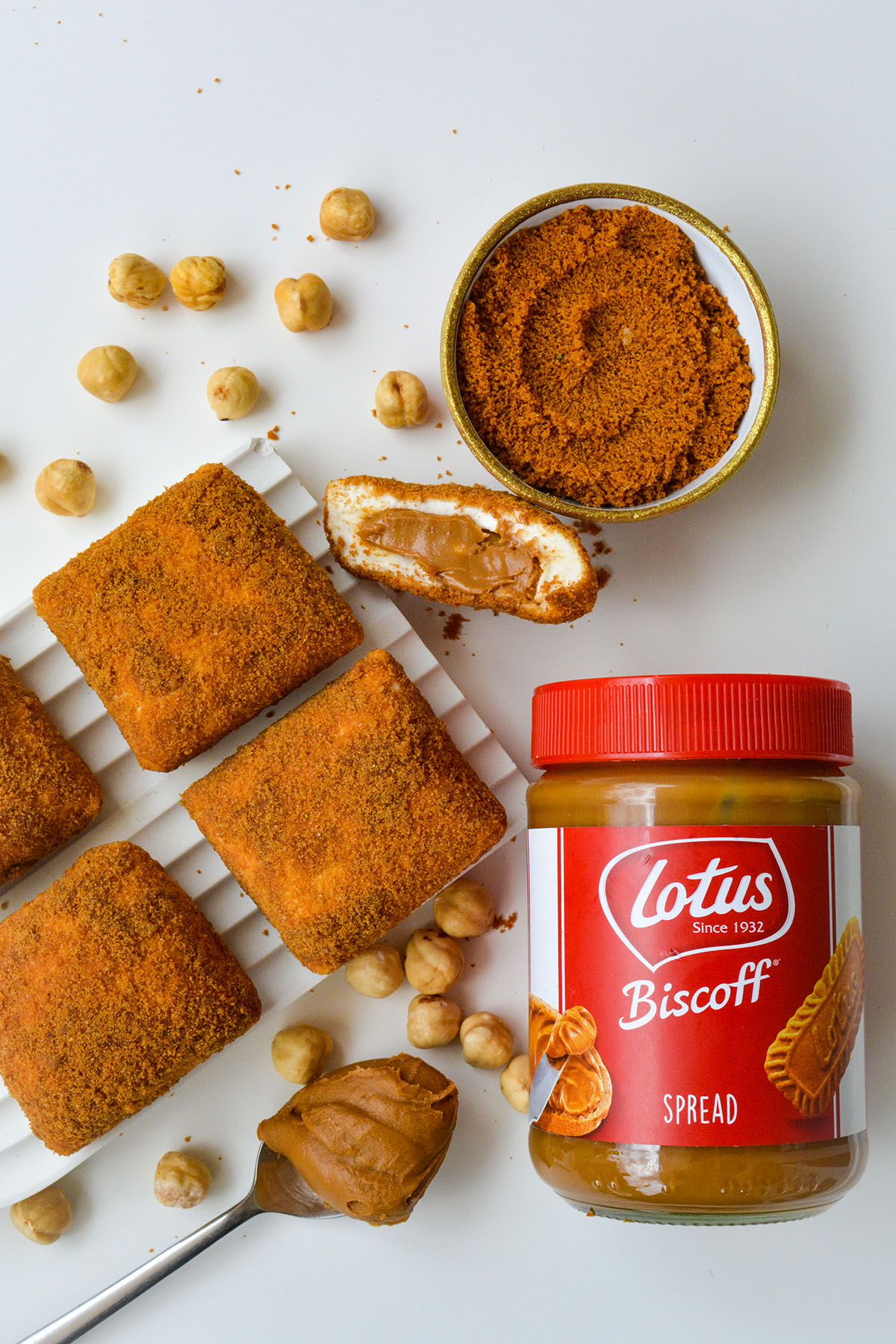 Lorino deight with lotus cream inside and lotus biscuit outside