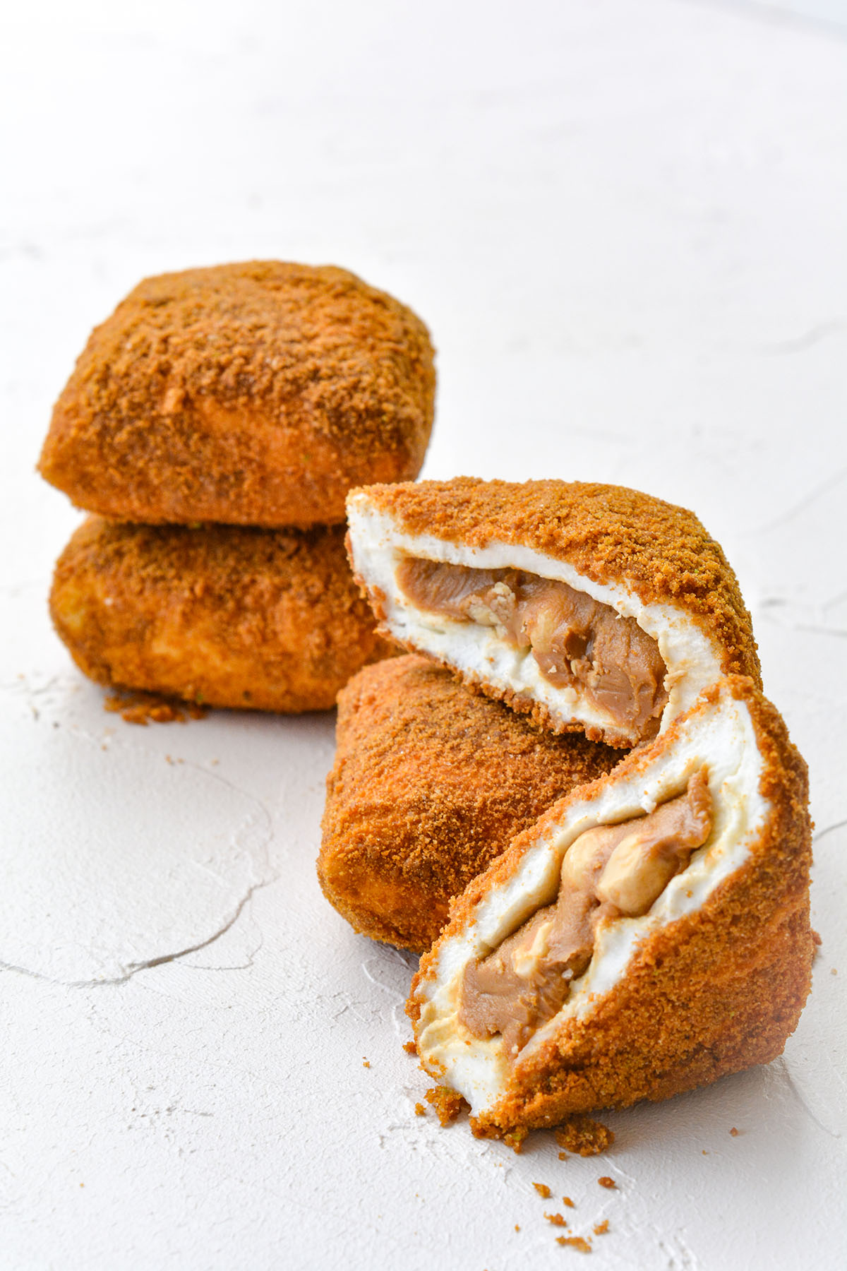 Lorino deight with lotus cream inside and lotus biscuit outside