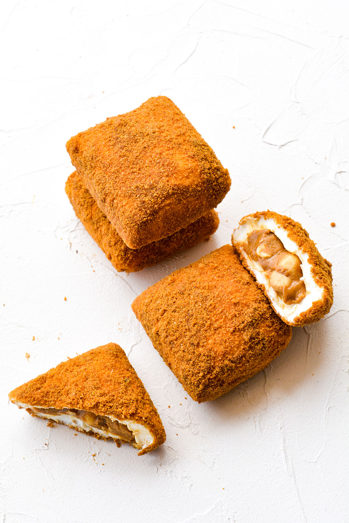 Lorino deight with lotus cream inside and lotus biscuit outside