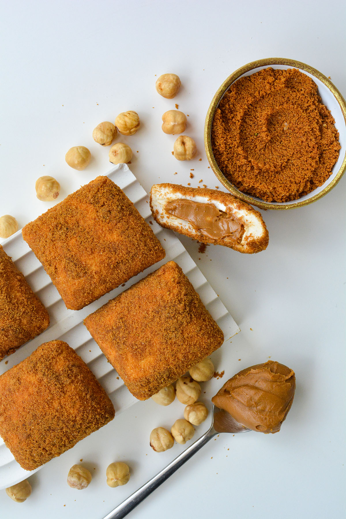 Lorino deight with lotus cream inside and lotus biscuit outside